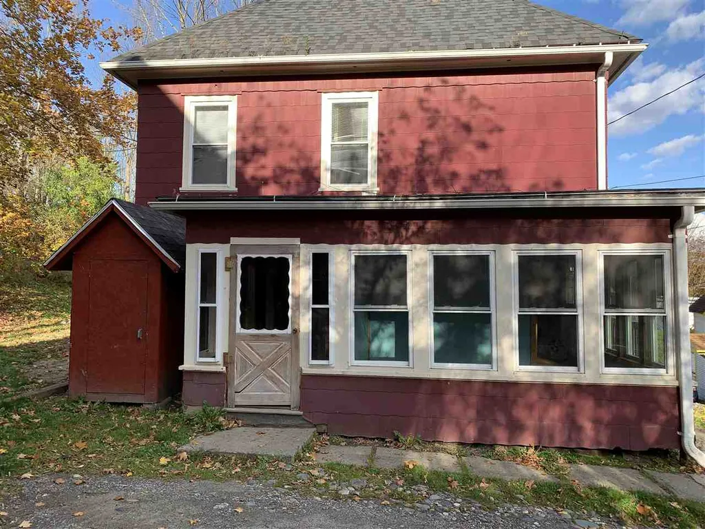 25 Clark Street Newport City VT 05855