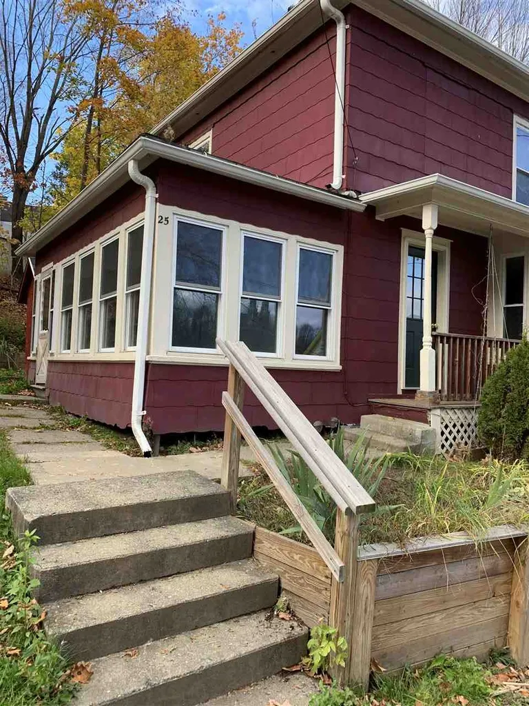 25 Clark Street Newport City VT 05855