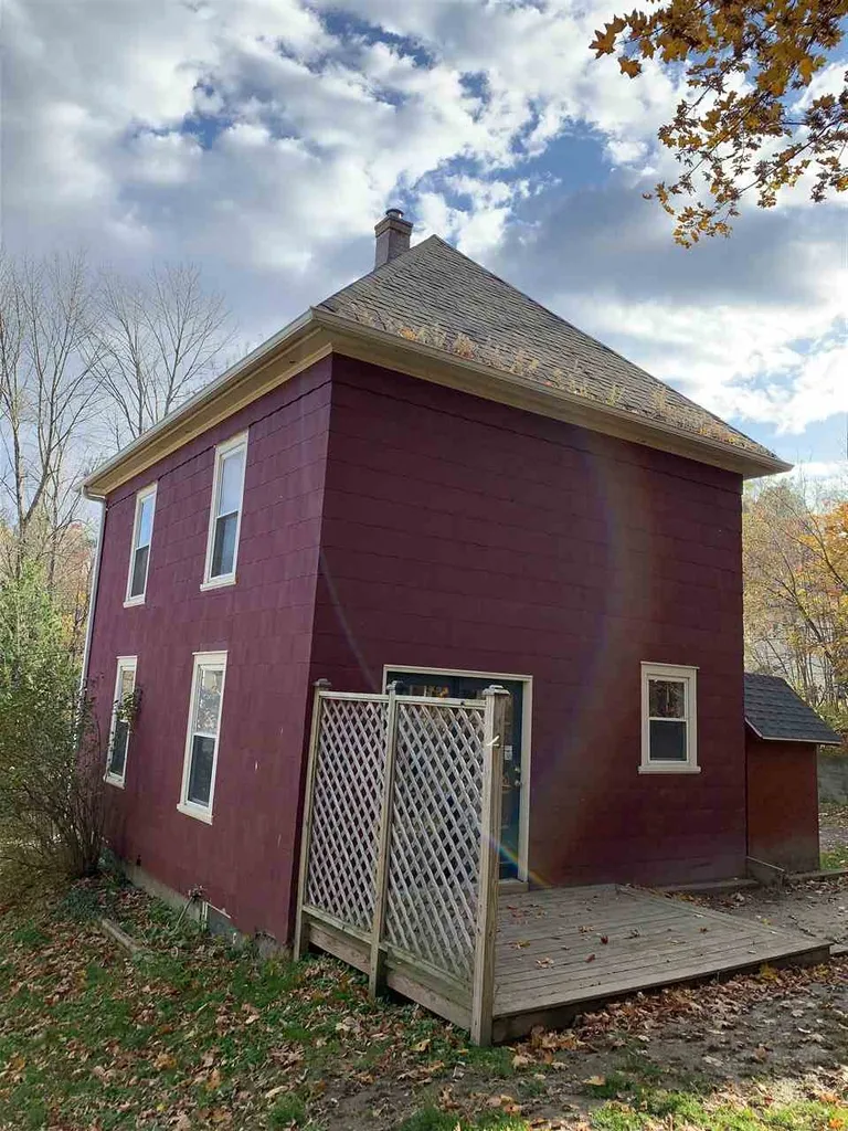 25 Clark Street Newport City VT 05855