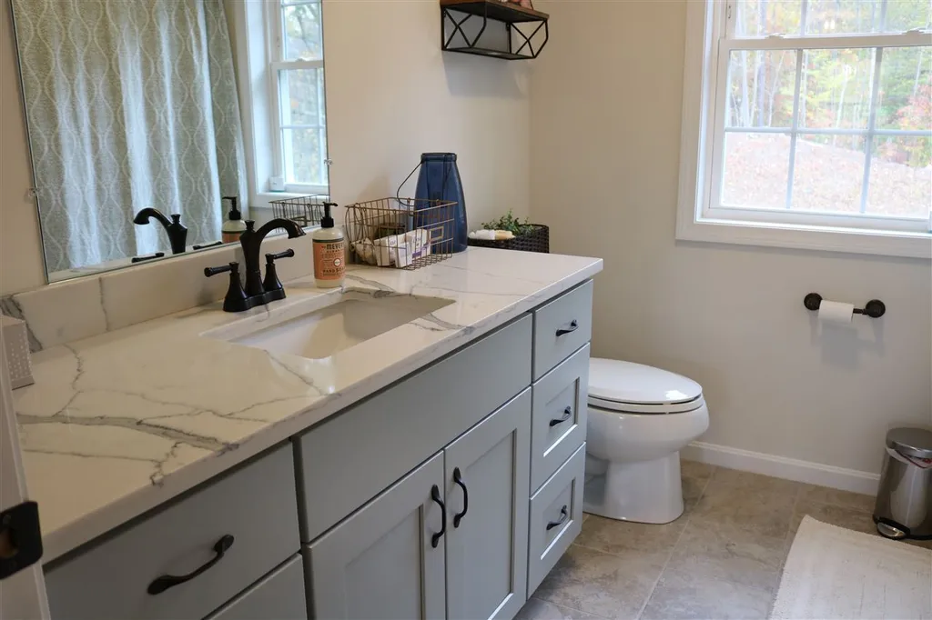 122 North River Road Epping NH 03042