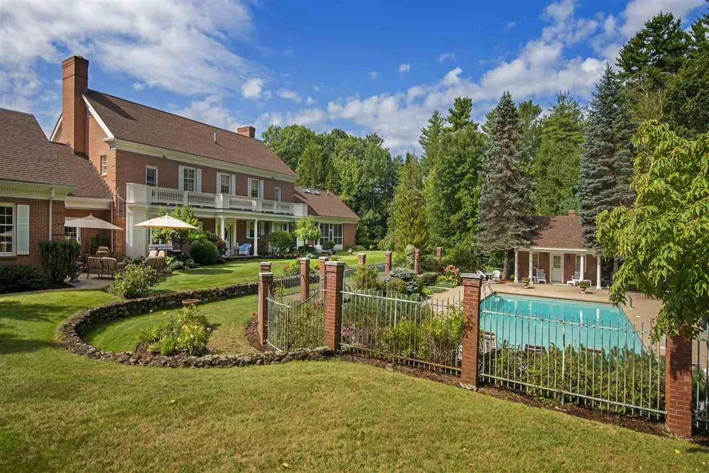 19 Riddle Drive Bedford NH 03110