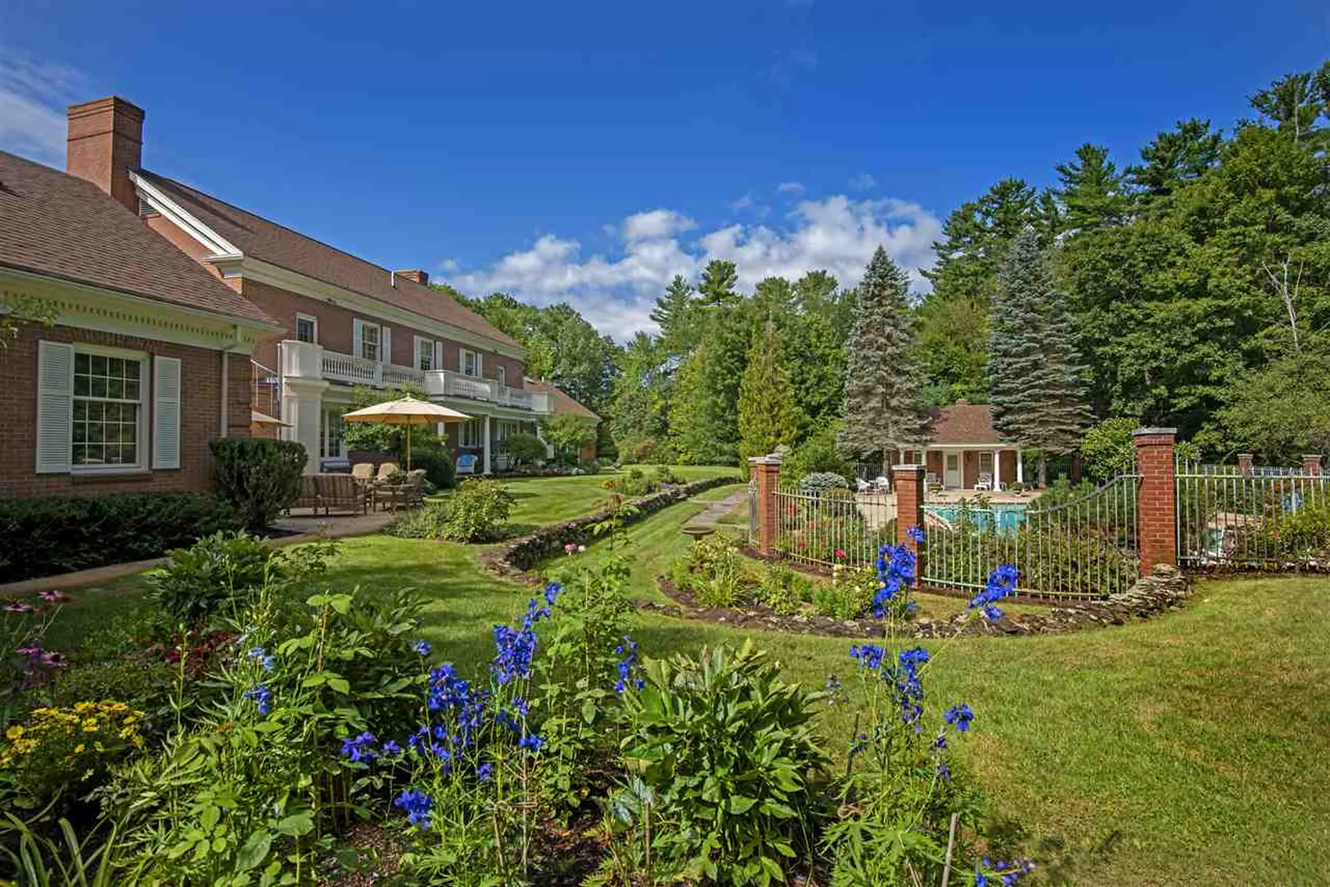 19 Riddle Drive Bedford NH 03110