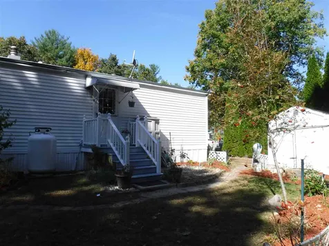 19 Englewood Drive Raymond NH 03077