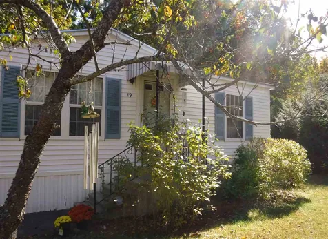 19 Englewood Drive Raymond NH 03077