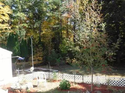 19 Englewood Drive Raymond NH 03077