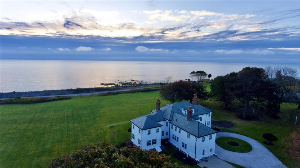 15 Willow Avenue North Hampton NH 03862