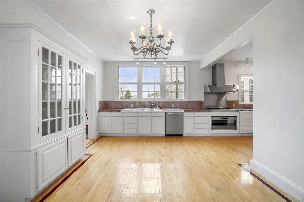 15 Willow Avenue North Hampton NH 03862