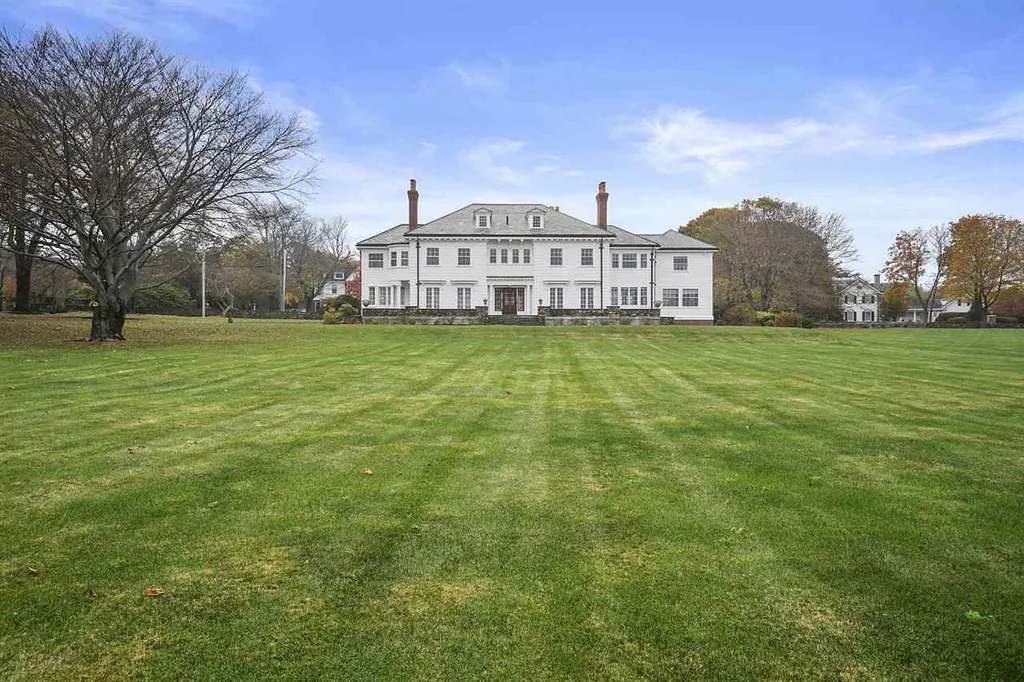 15 Willow Avenue North Hampton NH 03862