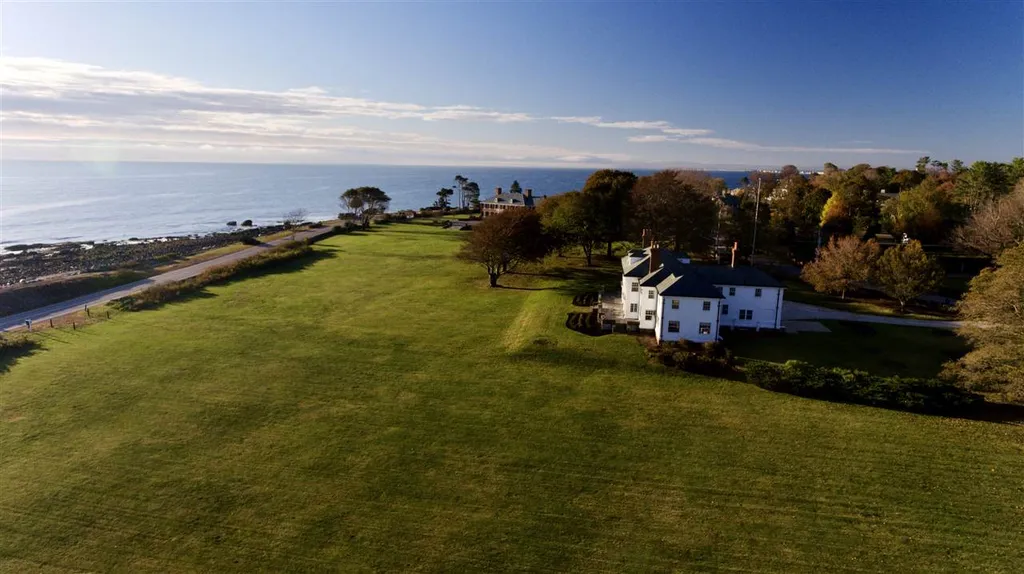15 Willow Avenue North Hampton NH 03862
