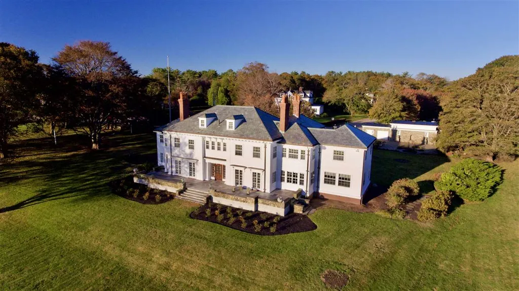 15 Willow Avenue North Hampton NH 03862