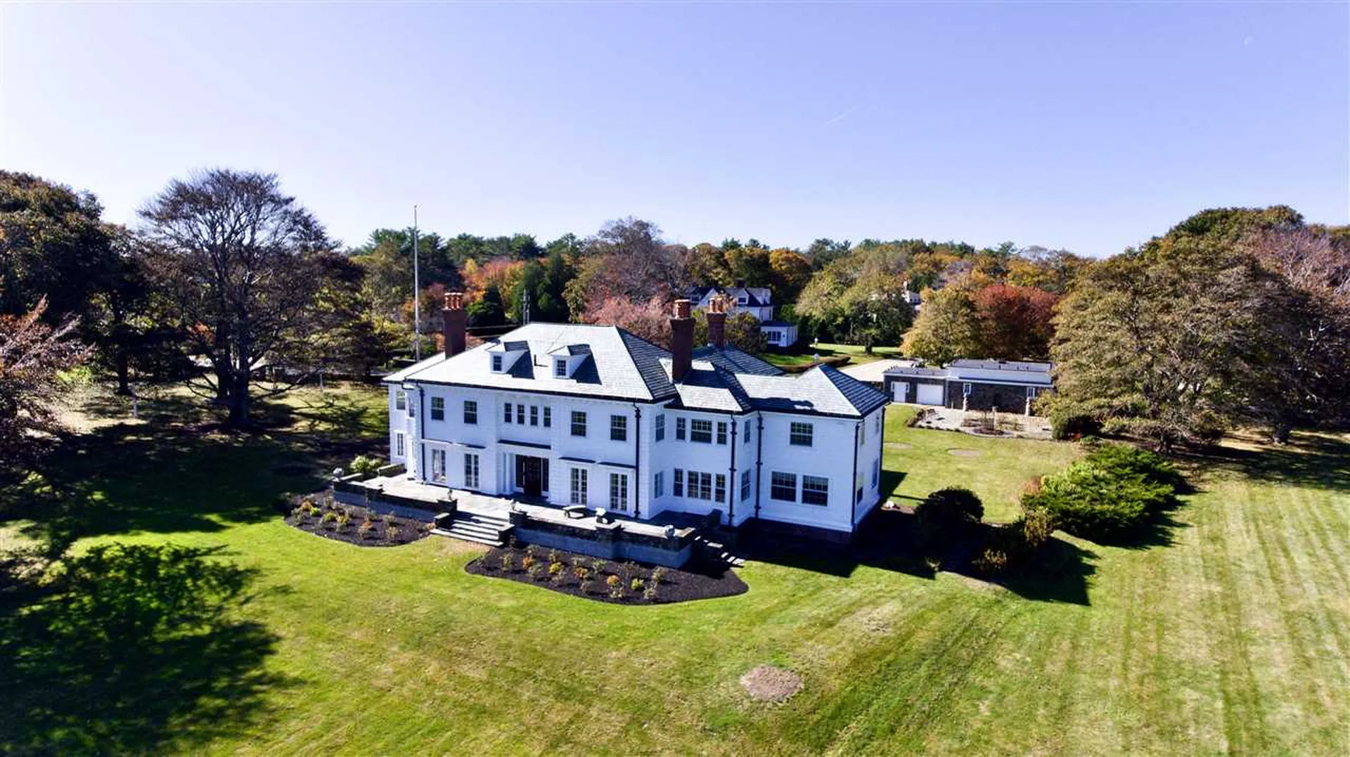 15 Willow Avenue North Hampton NH 03862
