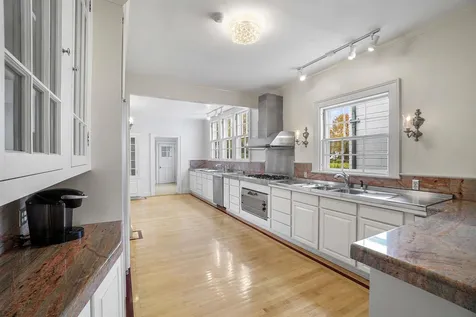 15 Willow Avenue North Hampton NH 03862