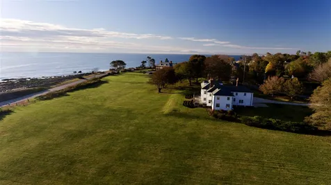 15 Willow Avenue North Hampton NH 03862