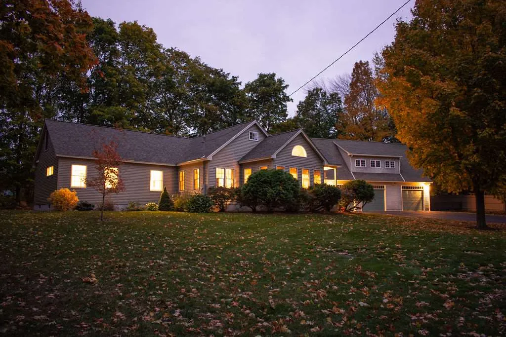 16 Howe Street Rochester NH 03867
