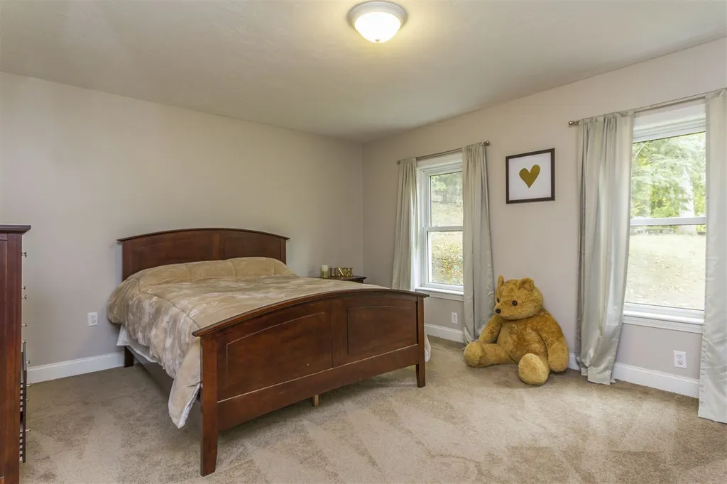 160 Mills Shore Drive Hampstead NH 03841