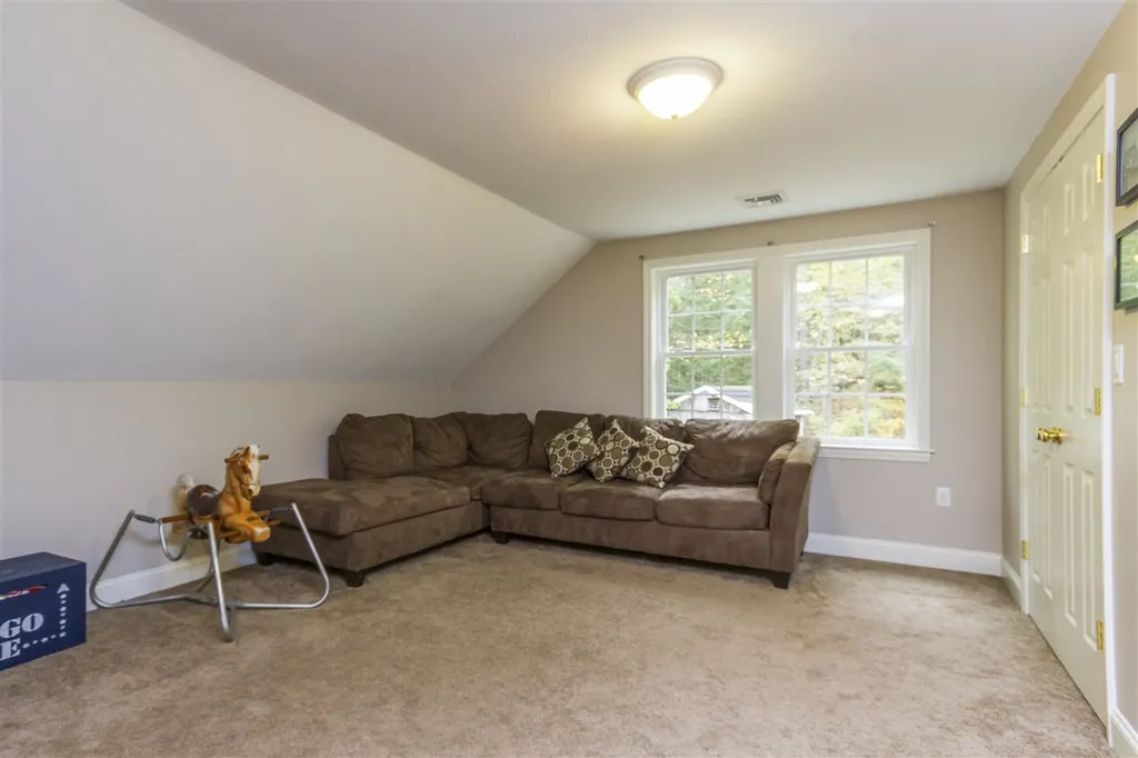 160 Mills Shore Drive Hampstead NH 03841