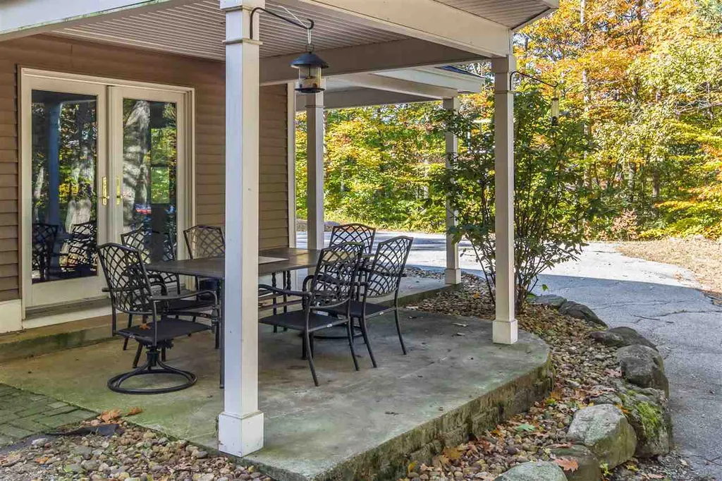 160 Mills Shore Drive Hampstead NH 03841