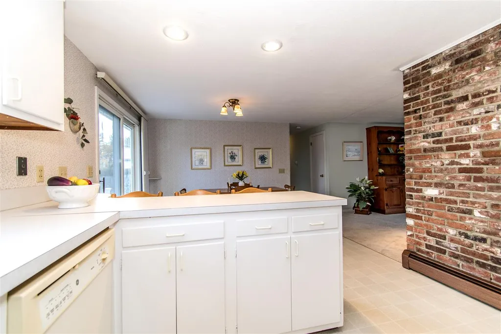 27 Stevens Road North Hampton NH 03862