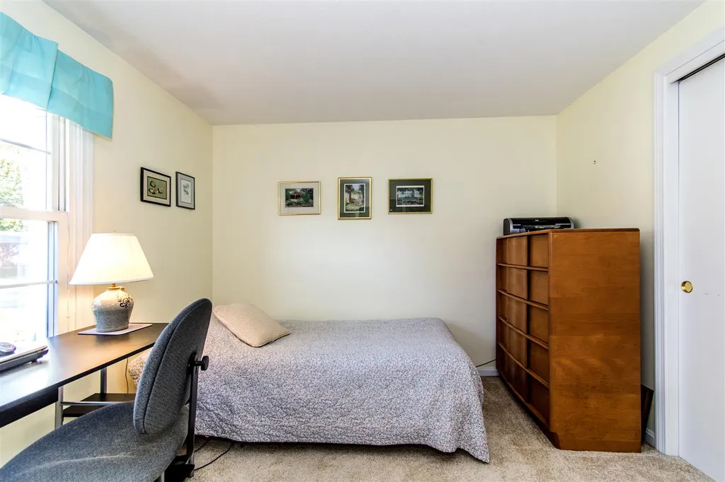 27 Stevens Road North Hampton NH 03862