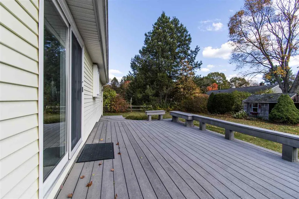 27 Stevens Road North Hampton NH 03862