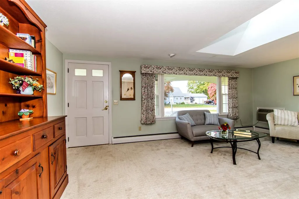27 Stevens Road North Hampton NH 03862