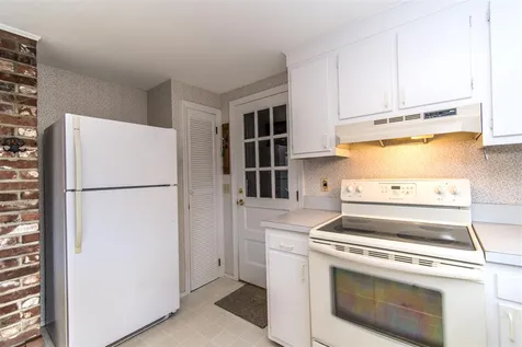 27 Stevens Road North Hampton NH 03862