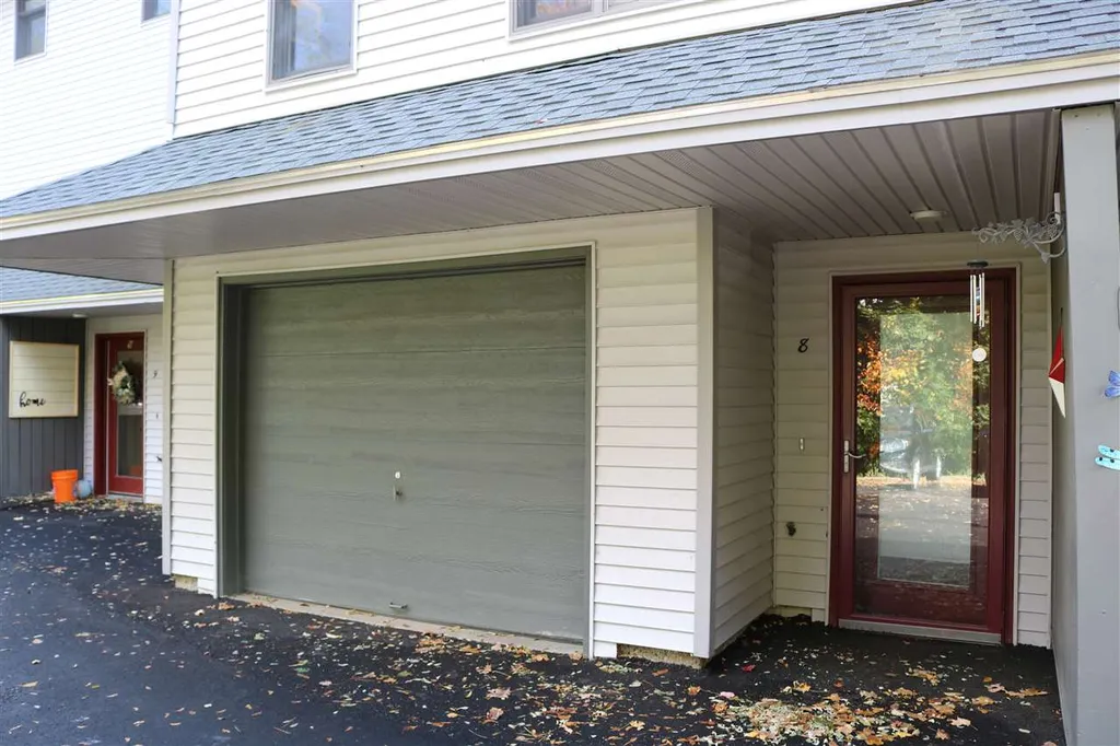 8 Moonlight Drive Newmarket NH 03857