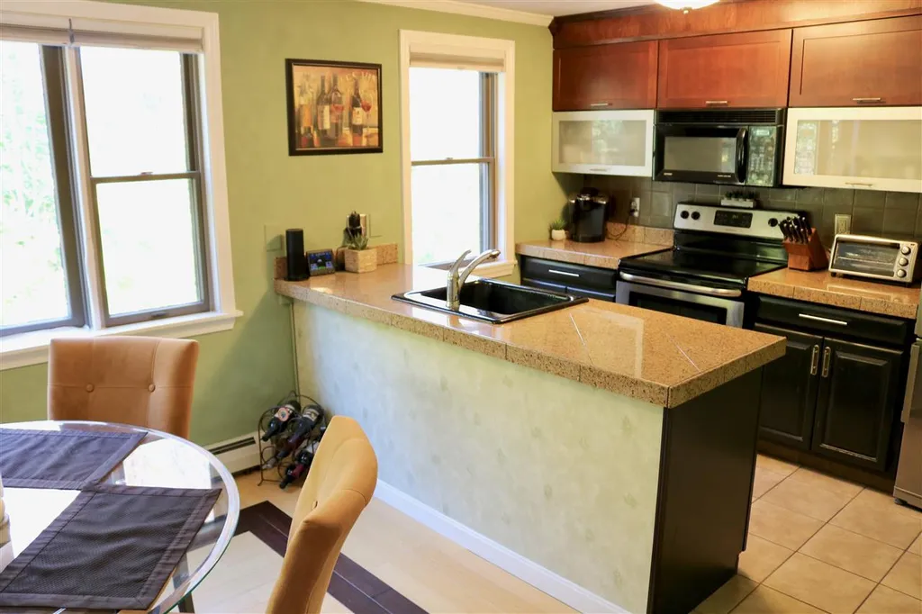 8 Moonlight Drive Newmarket NH 03857