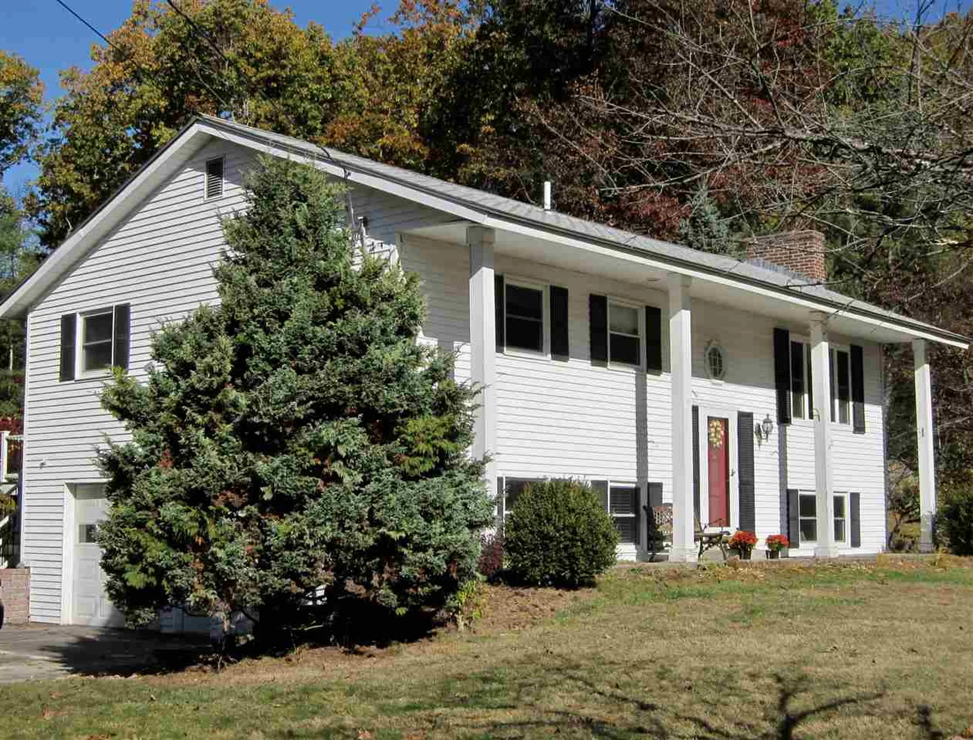 9 Henry Drive Hudson NH 03051