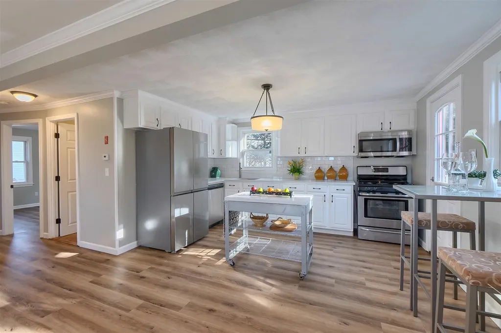 13 Macgregor Avenue Salem NH 03079