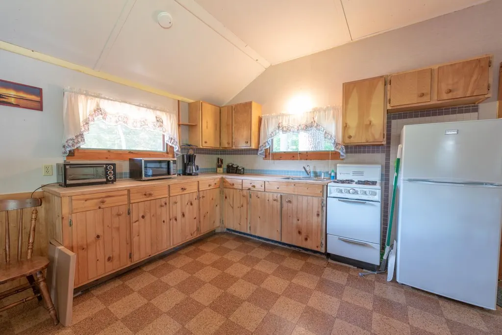 9 Spokies Way Alton NH 03809