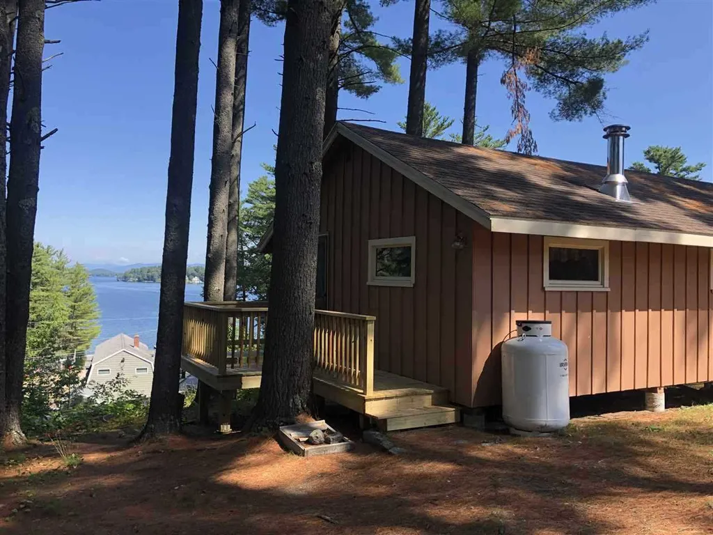 9 Spokies Way Alton NH 03809