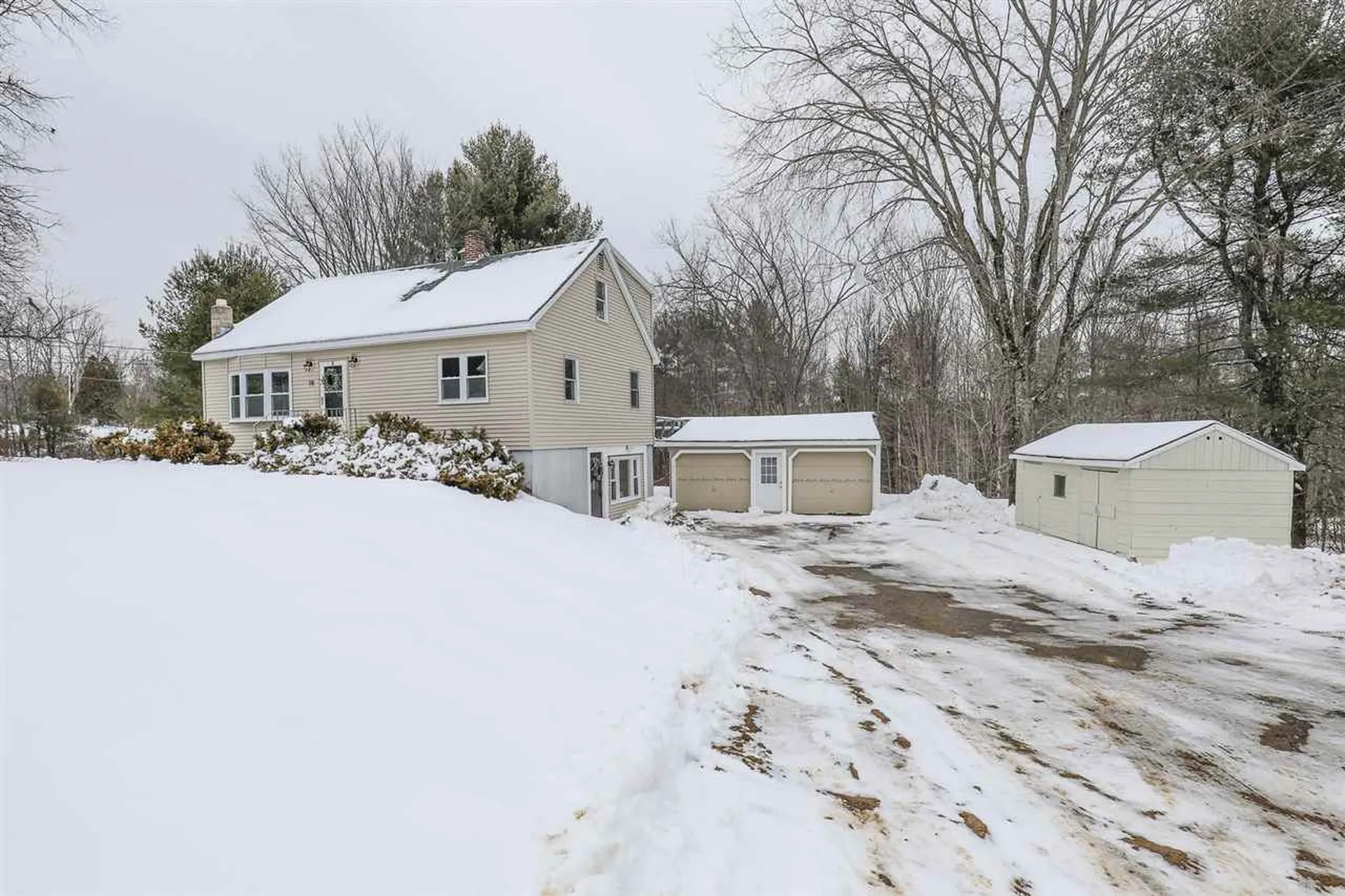 18 Raymond Road Deerfield NH 03037