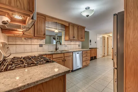 10 Travers Street Hudson NH 03051