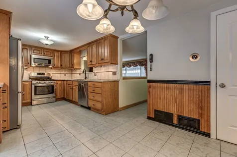 10 Travers Street Hudson NH 03051