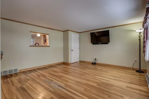 10 Travers Street Hudson NH 03051