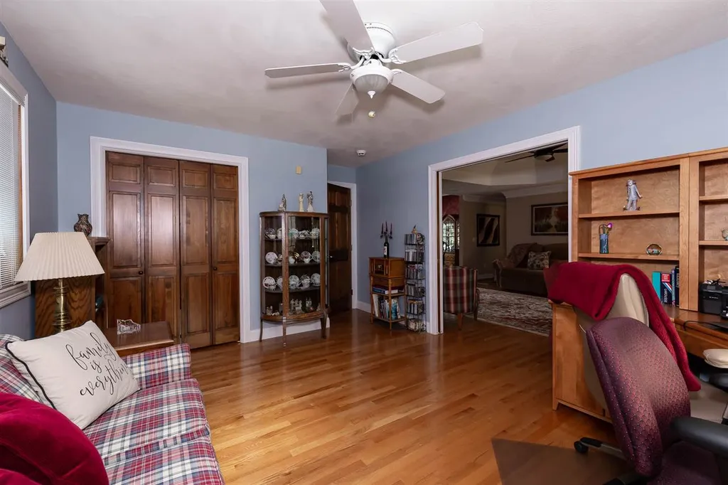 41 Mclane Lane Manchester NH 03104