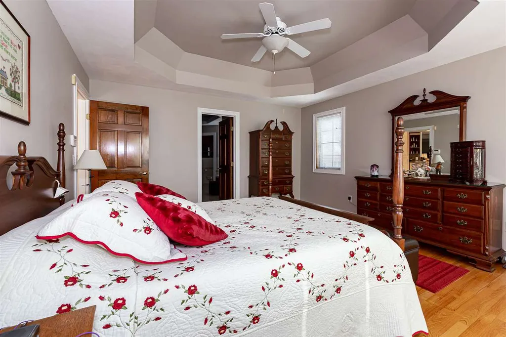 41 Mclane Lane Manchester NH 03104