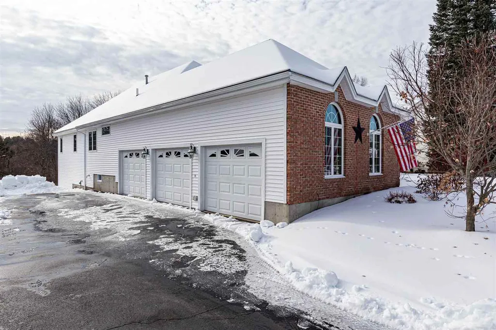 41 Mclane Lane Manchester NH 03104