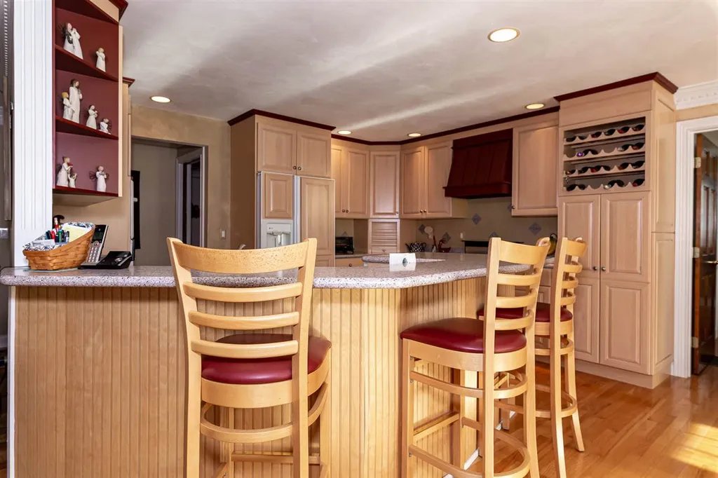 41 Mclane Lane Manchester NH 03104