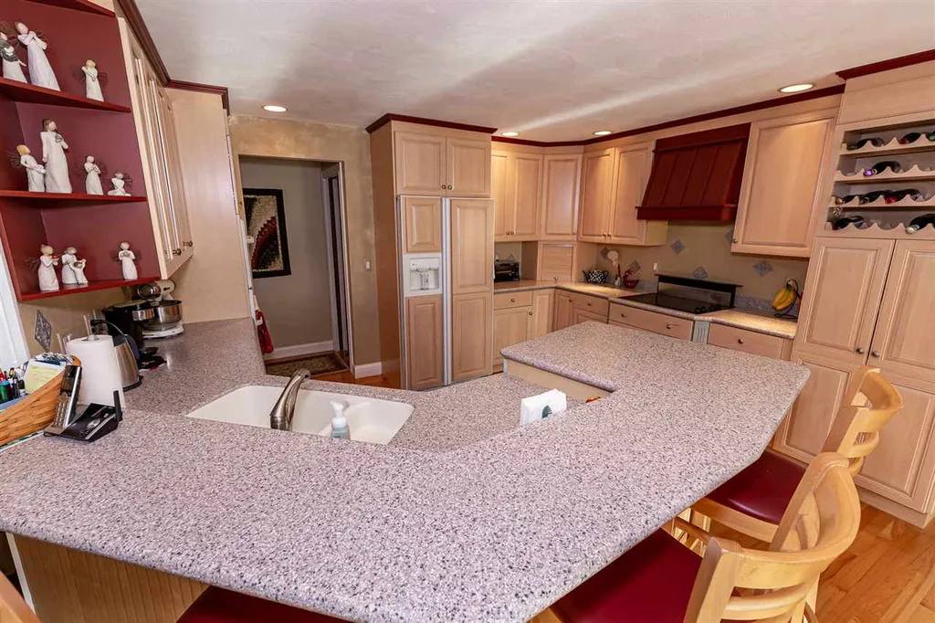 41 Mclane Lane Manchester NH 03104