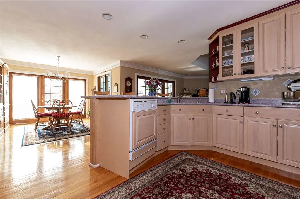 41 Mclane Lane Manchester NH 03104
