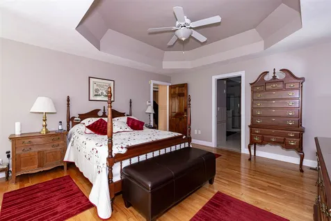 41 Mclane Lane Manchester NH 03104