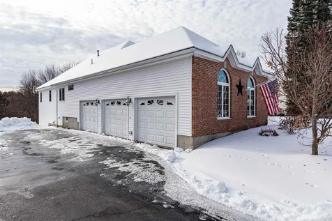 41 Mclane Lane Manchester NH 03104