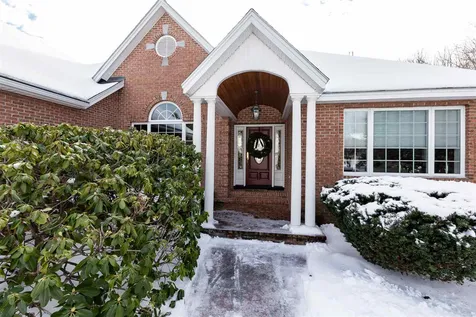 41 Mclane Lane Manchester NH 03104