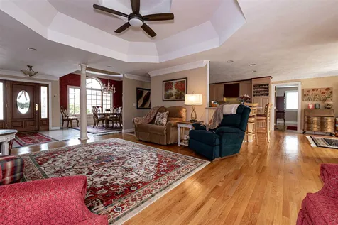 41 Mclane Lane Manchester NH 03104