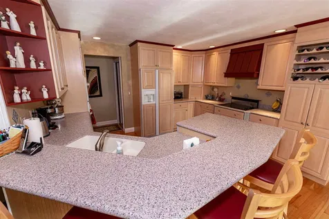 41 Mclane Lane Manchester NH 03104