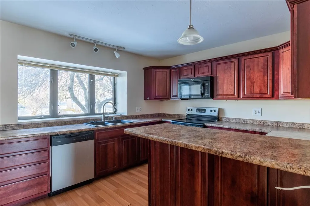 15 Pondview Drive Merrimack NH 03054
