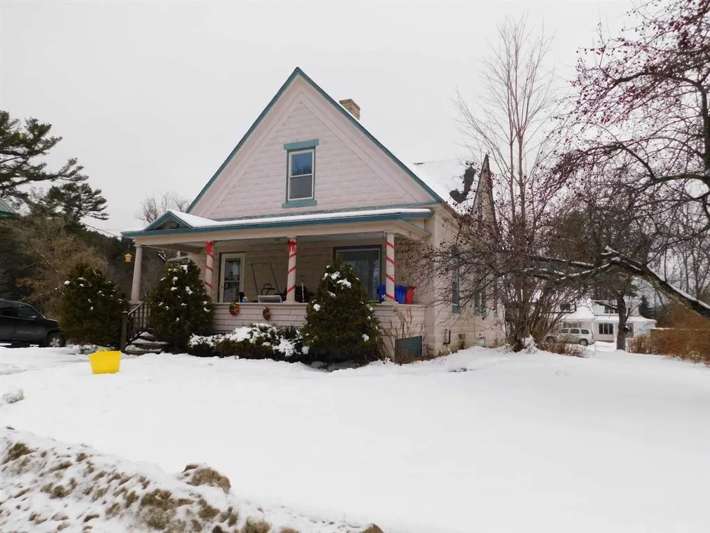 158 Mount Pleasant Street St. Johnsbury VT 05819-8