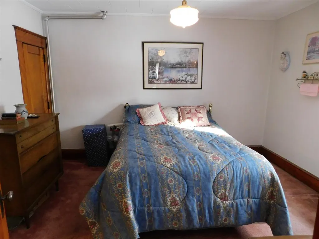 158 Mount Pleasant Street St. Johnsbury VT 05819-8